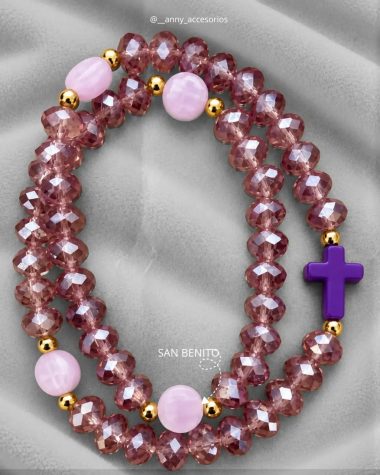 Rosario de mano beige con corazones y crucifijo